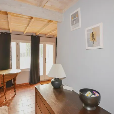 Cozy In St Quentin La Poterie *