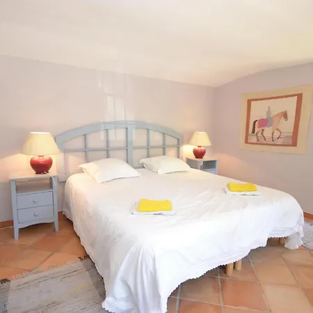 Дом отдыха Cozy In St Quentin La Poterie Сен-Кентен-ла-Потри