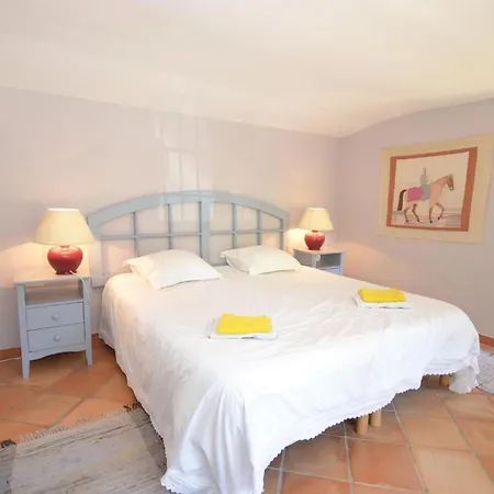 Holiday home Cozy Home In St Quentin La Poterie Saint-Quentin-la-Poterie