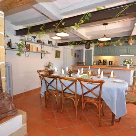 Дом отдыха Cozy In St Quentin La Poterie Сен-Кентен-ла-Потри