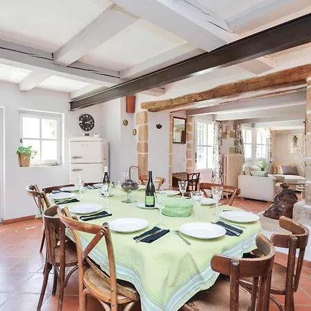 Cozy In St Quentin La Poterie * Сен-Кентен-ла-Потри