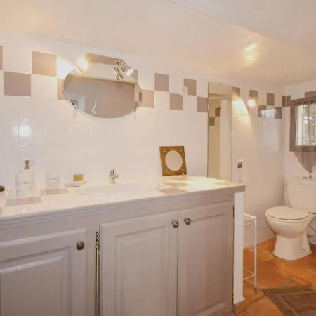 Дом отдыха Cozy In St Quentin La Poterie *