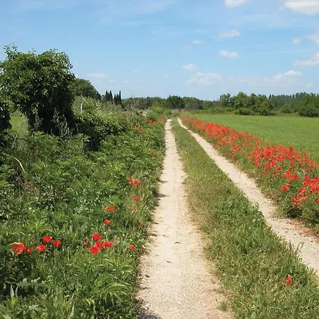Cozy Home In St Quentin La Poterie Holiday home Saint-Quentin-la-Poterie